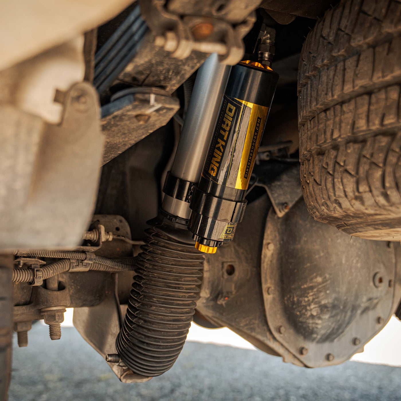 Dirt King 2.5 Smooth Body Shocks | DCA Piggyback Reservoir for 2011-2025 Chevy/GMC 2500HD/3500HD All (DK-638889R) image 4