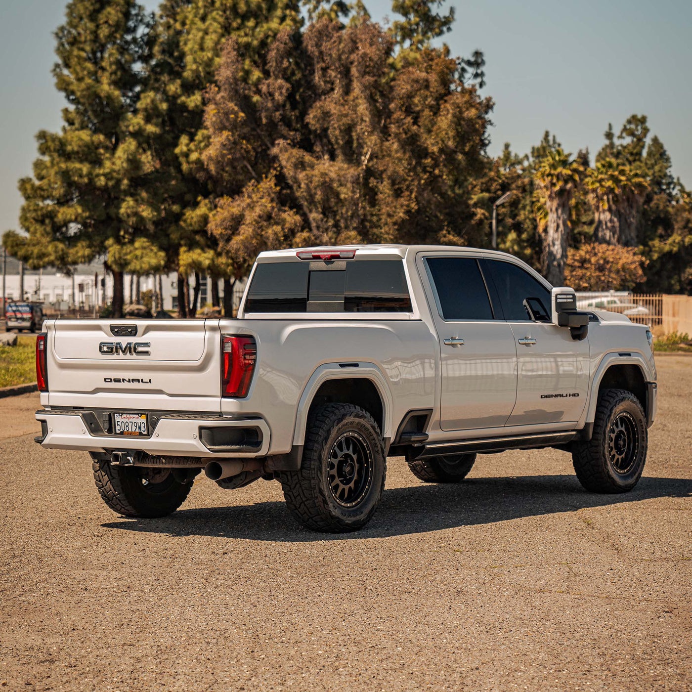Dirt King 2.5 Smooth Body Shocks | DCA Remote Reservoir - No Torsion Keys for 2011-2025 Chevy/GMC 2500HD/3500HD All (DK-638989F) image 4